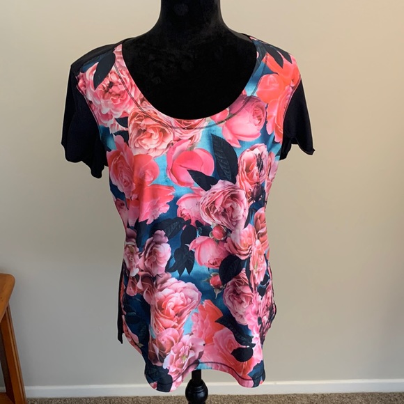 lululemon athletica Tops - Lululemon Floral Tee 6/8